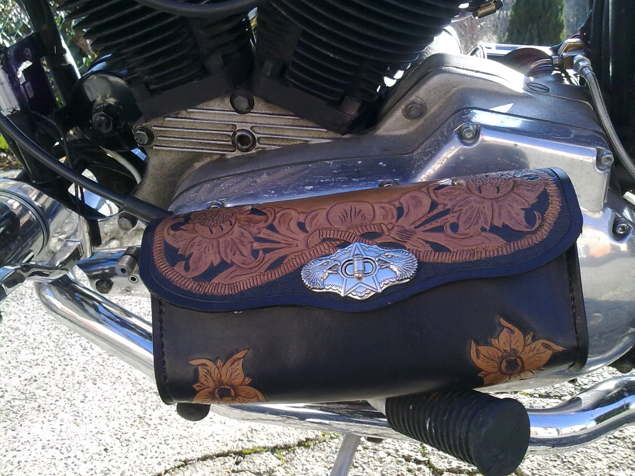 trousse a outil ou sacoche pare brise    harley