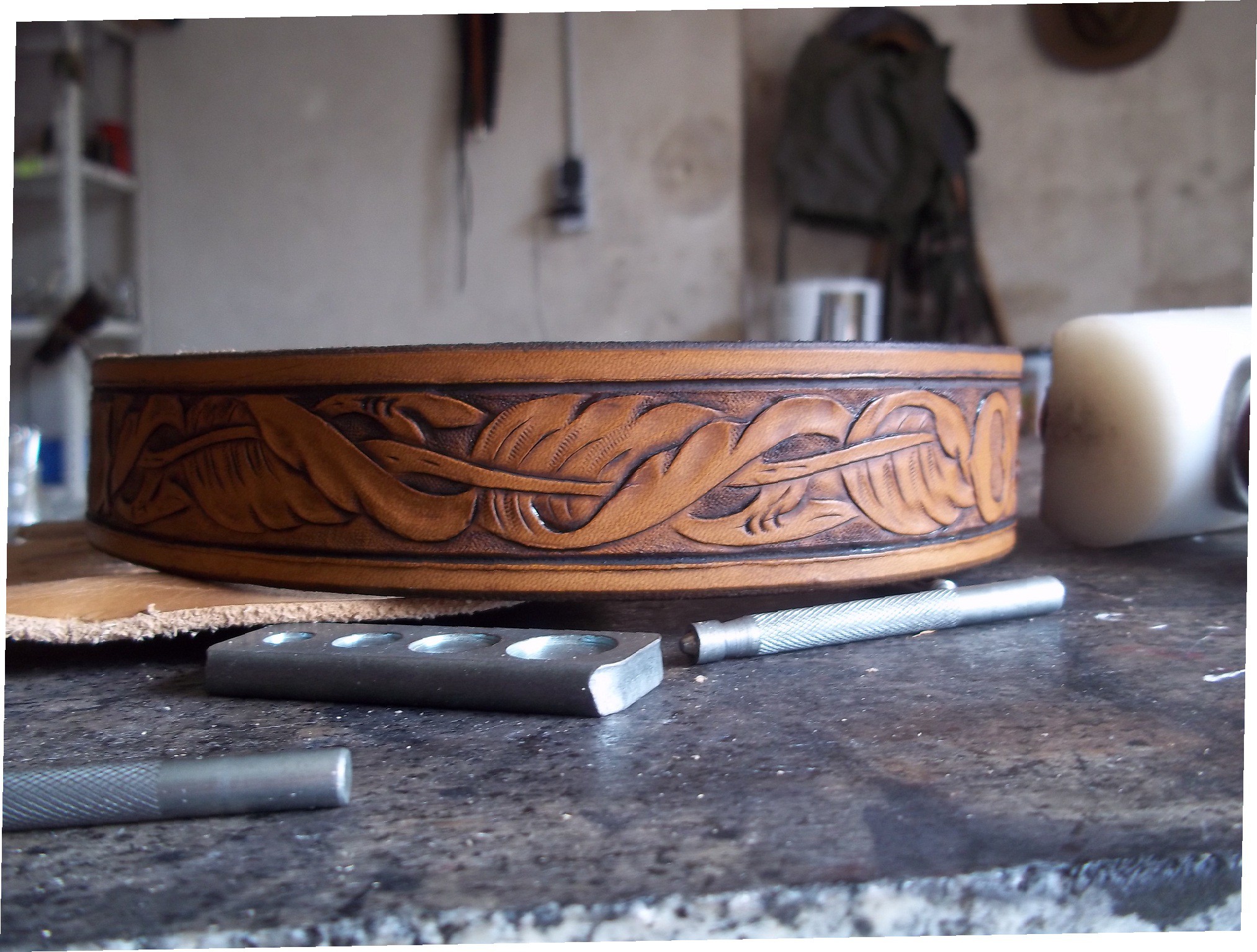 ceinture cuir repoussé