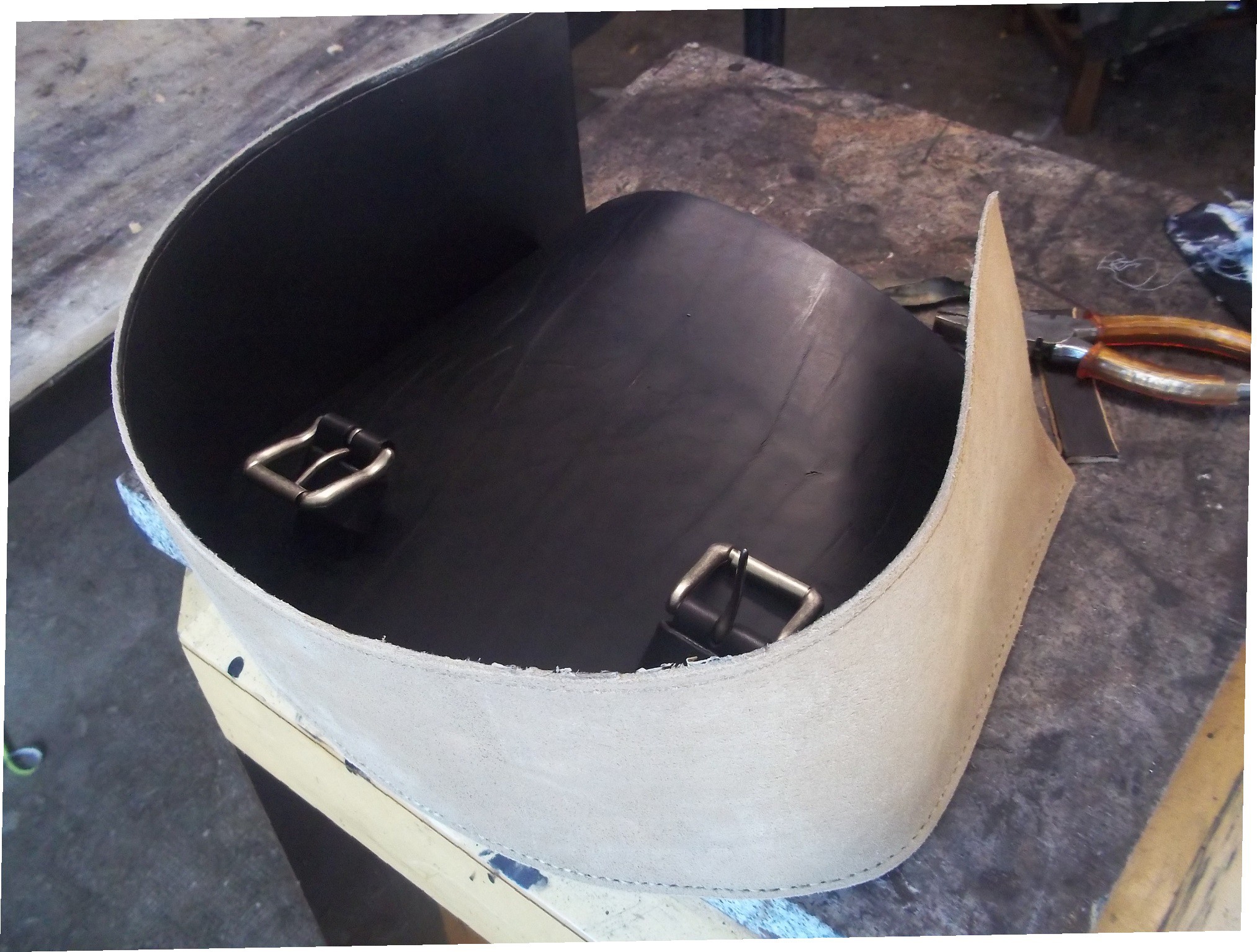 sacoche harley-softail- crossbone