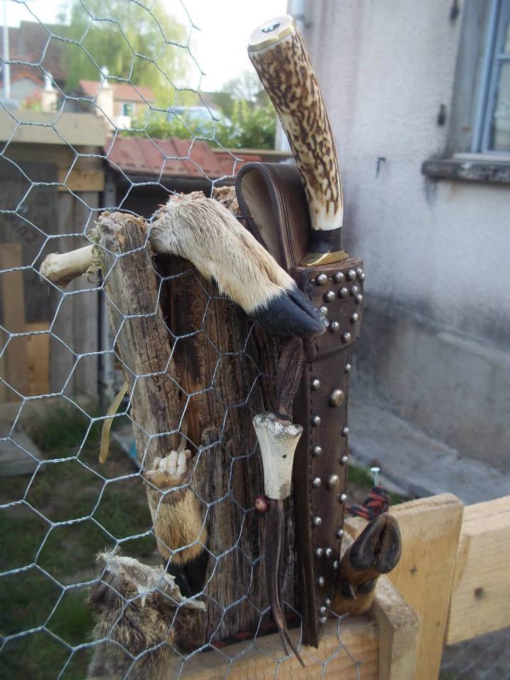 etui a couteaux style bowie-chasse