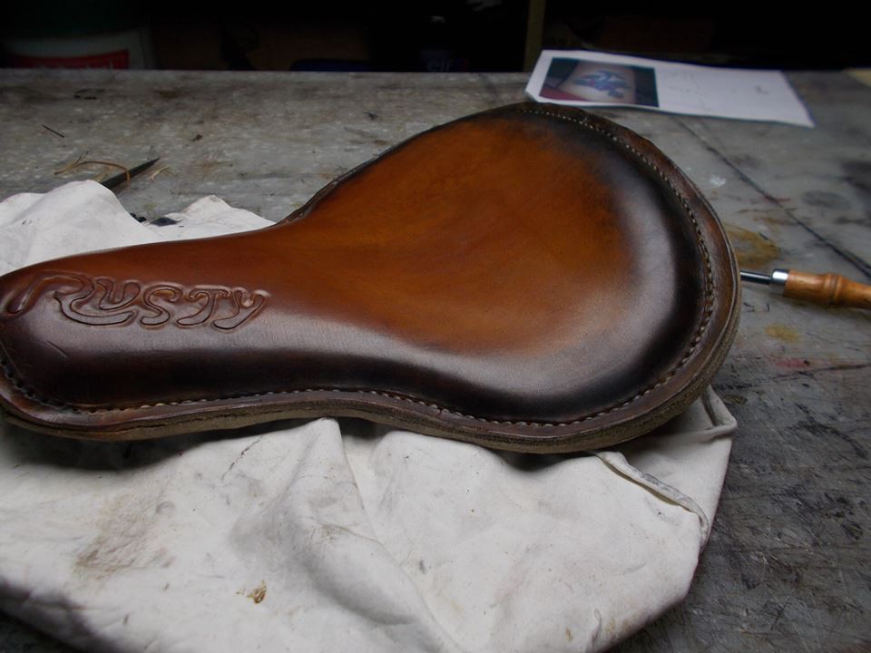 selle solo  cuir avec platine  model sunburst